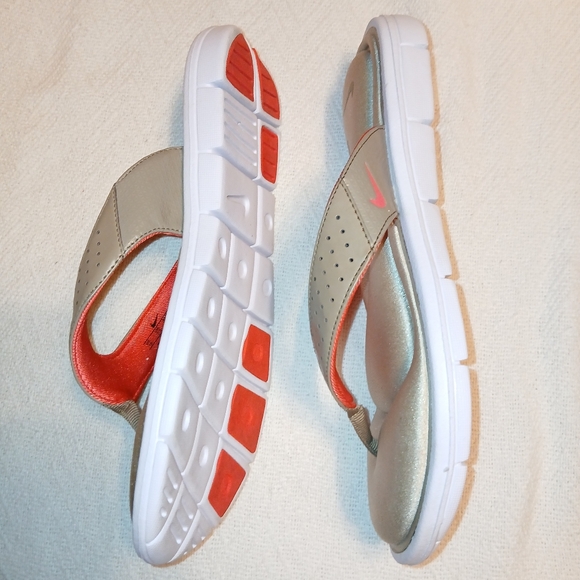 Sz.10 Womens Nike Thong Sandals - Picture 2 of 6